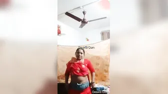 Sexy Village Bhabhi Exposing Her Perfect Boobs For Her Boyfriend