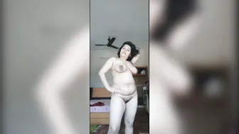 Sexy Desi Milf Completely Naked Showing Everything On Camera