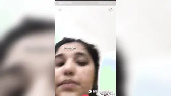 Married Bhabhi Taking Bath And Getting Wet On Video Call Live