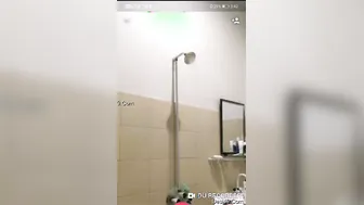 Married Bhabhi Taking Bath And Getting Wet On Video Call Live