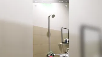 Married Bhabhi Taking Bath And Getting Wet On Video Call Live