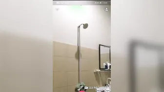 Married Bhabhi Taking Bath And Getting Wet On Video Call Live