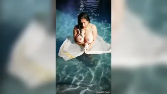 Local Bhabhi Flashing Her Massive Natural Boobs Again For You