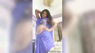 Horny Tamil Bhabhi Spreading Her Wet Pussy For The Camera
