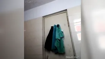 Pretty Desi Babe Bathing Naked Catching Her On Hidden Camera