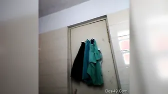 Pretty Desi Babe Bathing Naked Catching Her On Hidden Camera