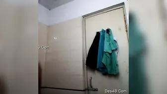 Pretty Desi Babe Bathing Naked Catching Her On Hidden Camera