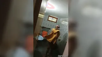 Spying On Sexy Neighbor Girl Bathing Caught Her Fully Exposed
