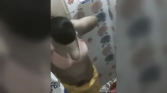 Thick Boudi Washing Herself Naked In Bathroom Caught On Video