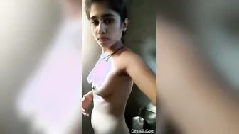 Amateur Indian Girl Recording Herself Nude In Bedroom For Lover