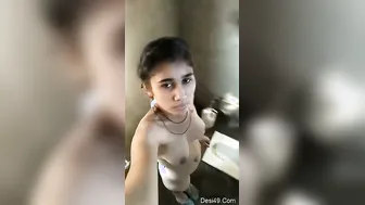 Amateur Indian Girl Recording Herself Nude In Bedroom For Lover