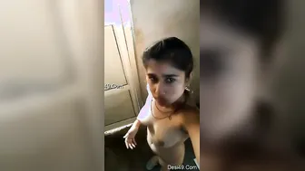 Amateur Indian Girl Recording Herself Nude In Bedroom For Lover
