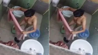 Voyeur Catches Curvy Indian Bhabhi Bathing In Bathroom Hidden