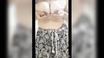 Married Mallu Aunty Exposing Her Curves While Husband Is Away