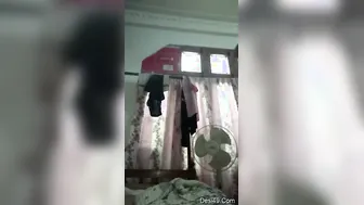 Busty GF Flashing Her Massive Tits In Amateur Clip