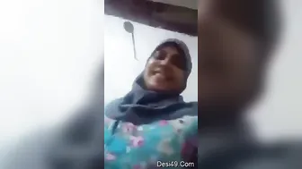 Bangla Aunty Spreading Her Legs And Showing Pussy And Big Boobs
