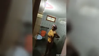 Sexy GF Caught Bathing Unaware Hidden Camera Recording