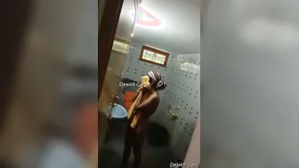 Sexy GF Caught Bathing Unaware Hidden Camera Recording