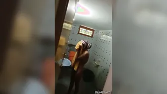 Sexy GF Caught Bathing Unaware Hidden Camera Recording