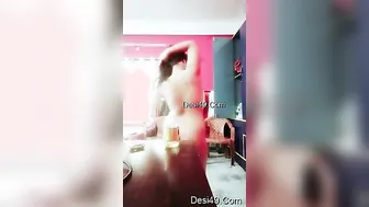 Young Desi Girl Rubbing Oil All Over Her Naked Body On Cam