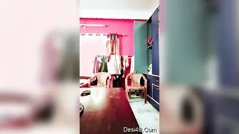 Young Desi Girl Rubbing Oil All Over Her Naked Body On Cam