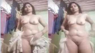 Village Bhabhi Fresh From Bath Filming Her Dripping Wet Body