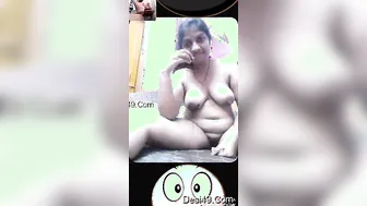 Married Bhabhi Getting Naked On Video Call Showing Every Inch