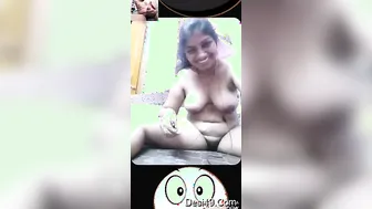 Married Bhabhi Getting Naked On Video Call Showing Every Inch
