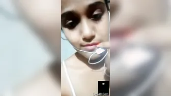 Cute Looking Desi Girl Flashing Her Tits On Video Call Today