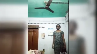 Tamil Bhabhi Squeezing And Playing With Her Big Tits At Home