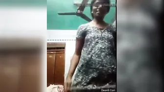 Tamil Bhabhi Squeezing And Playing With Her Big Tits At Home