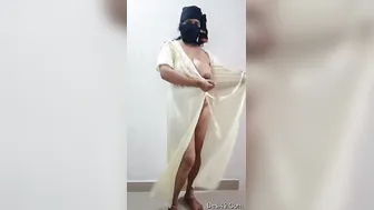 Curvy Married Bhabhi Recording Her Nude Body In Private Room