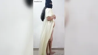 Curvy Married Bhabhi Recording Her Nude Body In Private Room