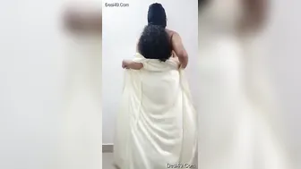 Curvy Married Bhabhi Recording Her Nude Body In Private Room