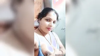 Married Bhabhi Playing With Her Massive Tits When Alone At Home