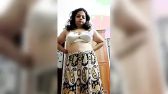 Mallu Aunty Recording Nude Selfie Video For Secret Lover