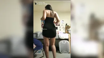 Instagram Slut Going Fully Nude Live Stripping For Followers