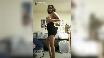 Instagram Slut Going Fully Nude Live Stripping For Followers