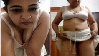 Horny Aunty From South India Spreading Her Ass And Pussy Wide