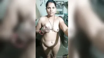 Thick Bhabhi Squeezing And Showing Off Her Huge Desi Boobs