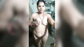 Thick Bhabhi Squeezing And Showing Off Her Huge Desi Boobs