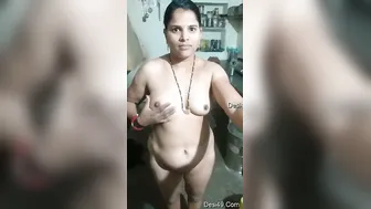 Thick Bhabhi Squeezing And Showing Off Her Huge Desi Boobs