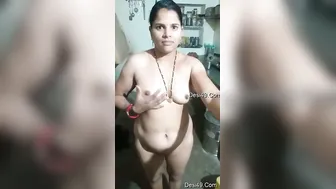 Thick Bhabhi Squeezing And Showing Off Her Huge Desi Boobs