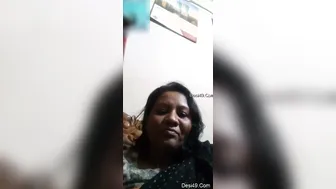 Desi Aunty Getting Completely Naked On Video Call For Her Man