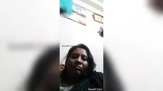Desi Aunty Getting Completely Naked On Video Call For Her Man
