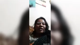 Desi Aunty Getting Completely Naked On Video Call For Her Man