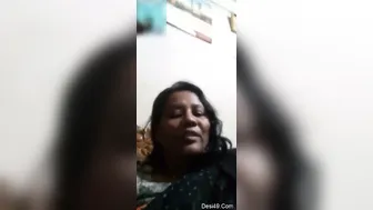 Desi Aunty Getting Completely Naked On Video Call For Her Man