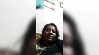 Desi Aunty Getting Completely Naked On Video Call For Her Man
