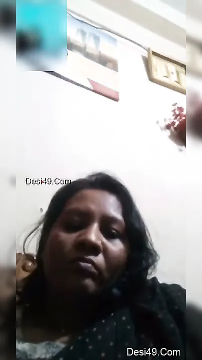 Desi Aunty Getting Completely Naked On Video Call For Her Man