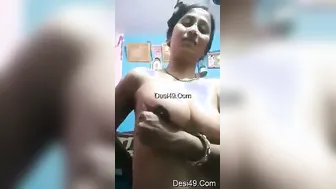 Nepali Bhabhi Recording Herself Naked As A Surprise For Hubby